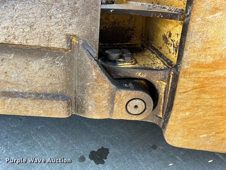 image for item DO2202 2011 Caterpillar D8T  dozer