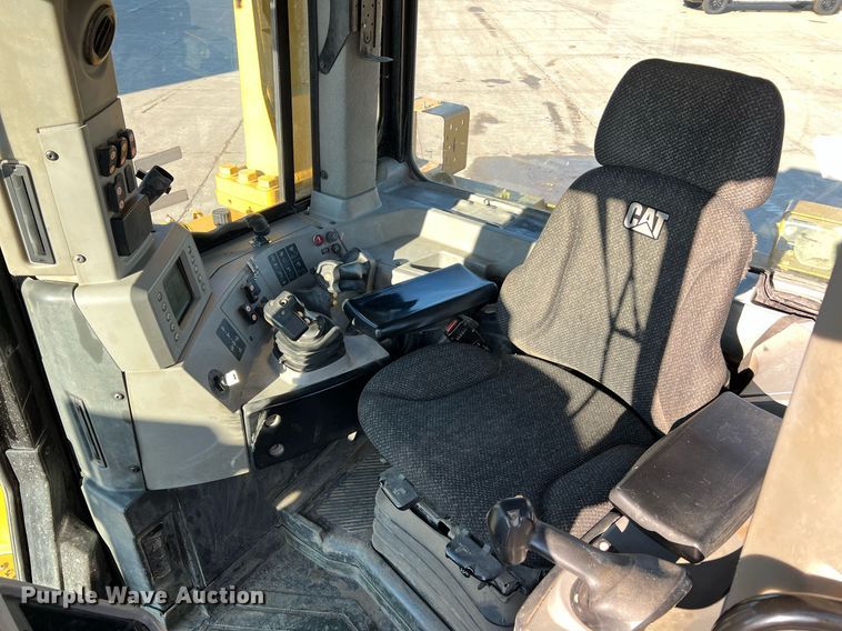 image for item DO2202 2011 Caterpillar D8T  dozer