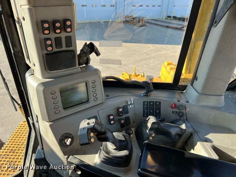 image for item DO2202 2011 Caterpillar D8T  dozer