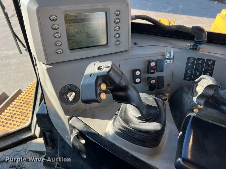 image for item DO2202 2011 Caterpillar D8T  dozer