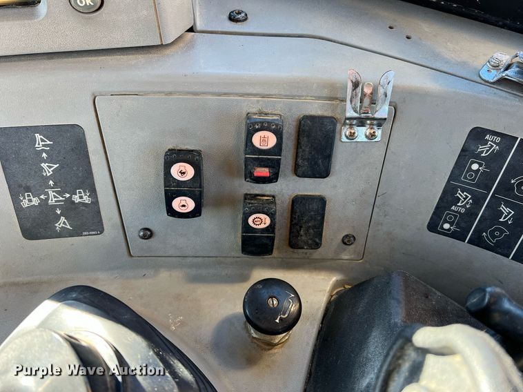 image for item DO2202 2011 Caterpillar D8T  dozer