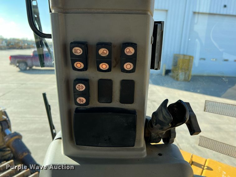 image for item DO2202 2011 Caterpillar D8T  dozer