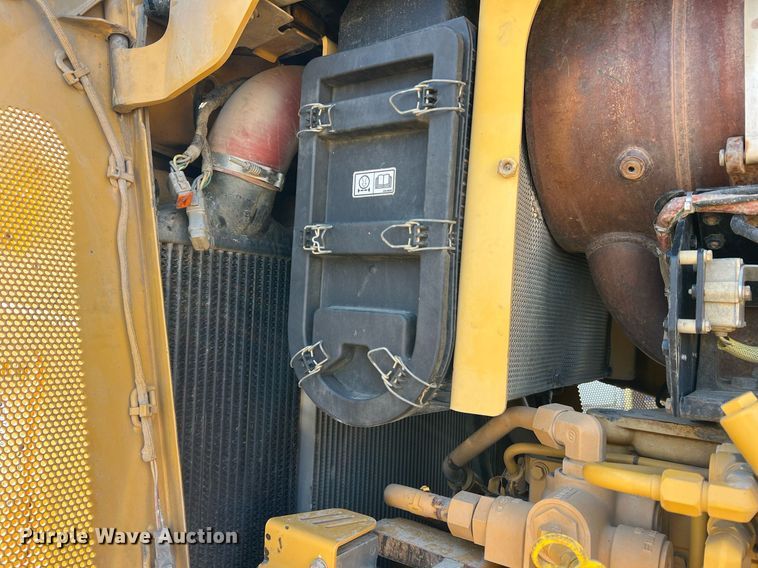 image for item DO2202 2011 Caterpillar D8T  dozer