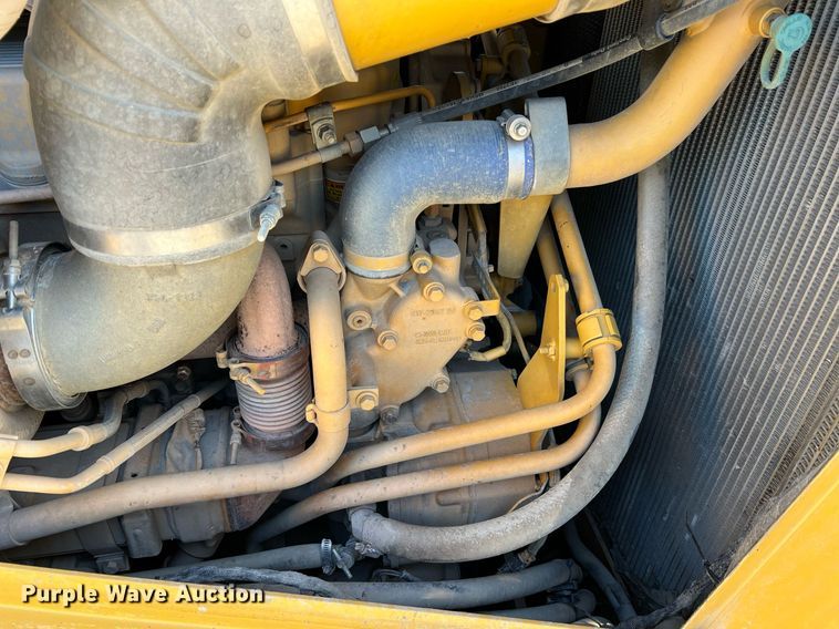 image for item DO2202 2011 Caterpillar D8T  dozer