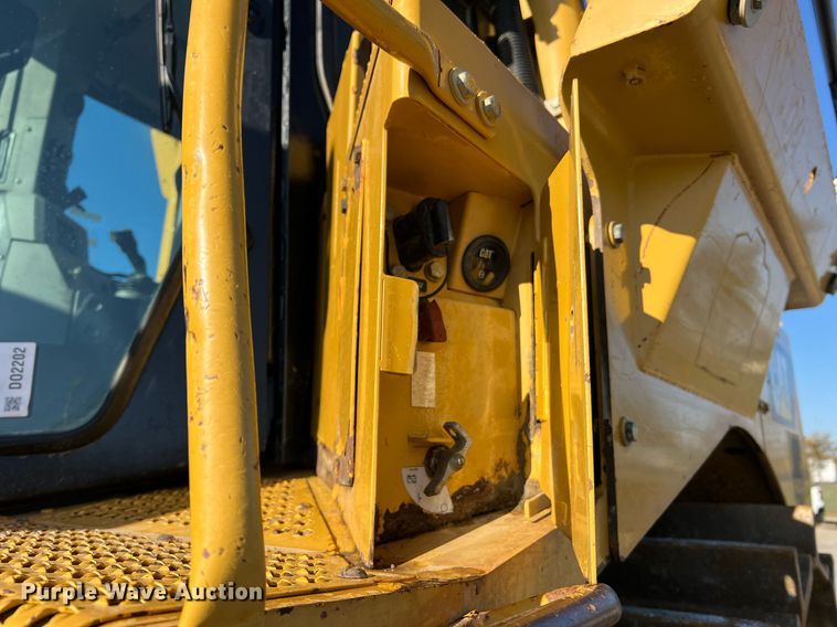 image for item DO2202 2011 Caterpillar D8T  dozer