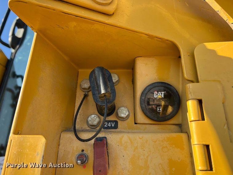 image for item DO2202 2011 Caterpillar D8T  dozer