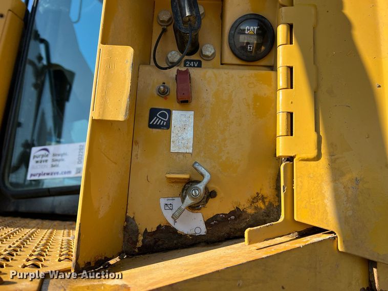image for item DO2202 2011 Caterpillar D8T  dozer
