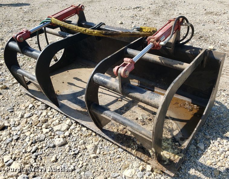image for item DO3045 Skid steer grapple bucket
