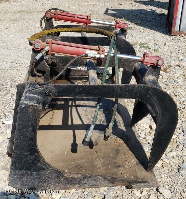 image for item DO3045 Skid steer grapple bucket