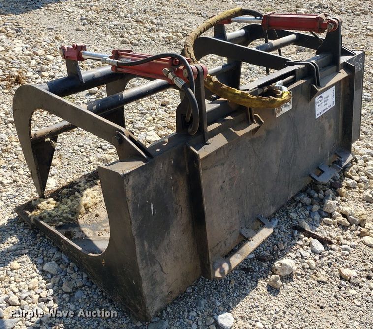 image for item DO3045 Skid steer grapple bucket