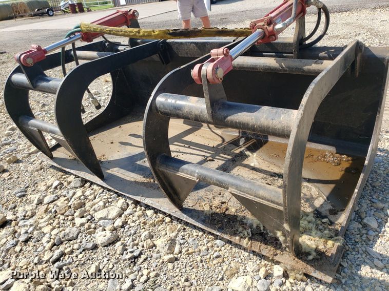 image for item DO3045 Skid steer grapple bucket