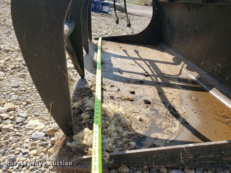 image for item DO3045 Skid steer grapple bucket