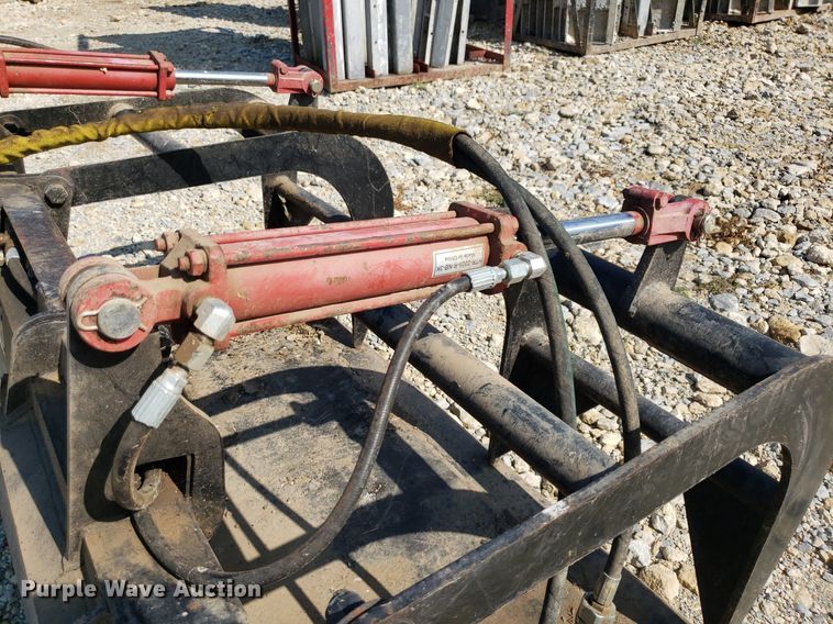 image for item DO3045 Skid steer grapple bucket