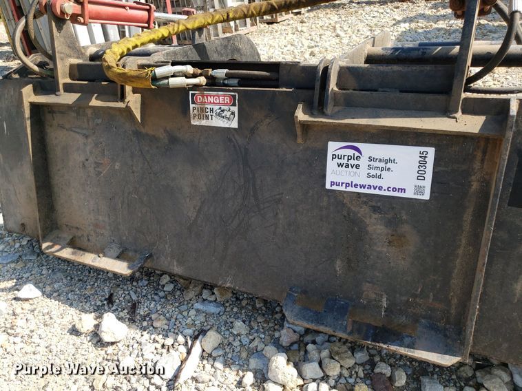 image for item DO3045 Skid steer grapple bucket