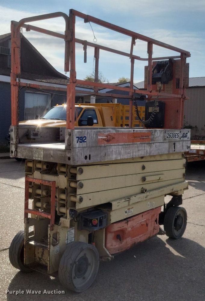 image for item DO4699 2007 JLG 2630ES  scissor lift