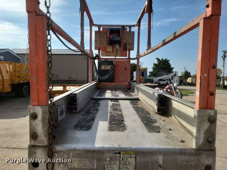 image for item DO4699 2007 JLG 2630ES  scissor lift