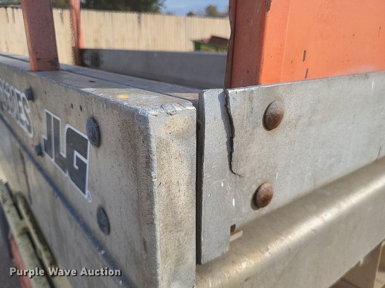 image for item DO4699 2007 JLG 2630ES  scissor lift