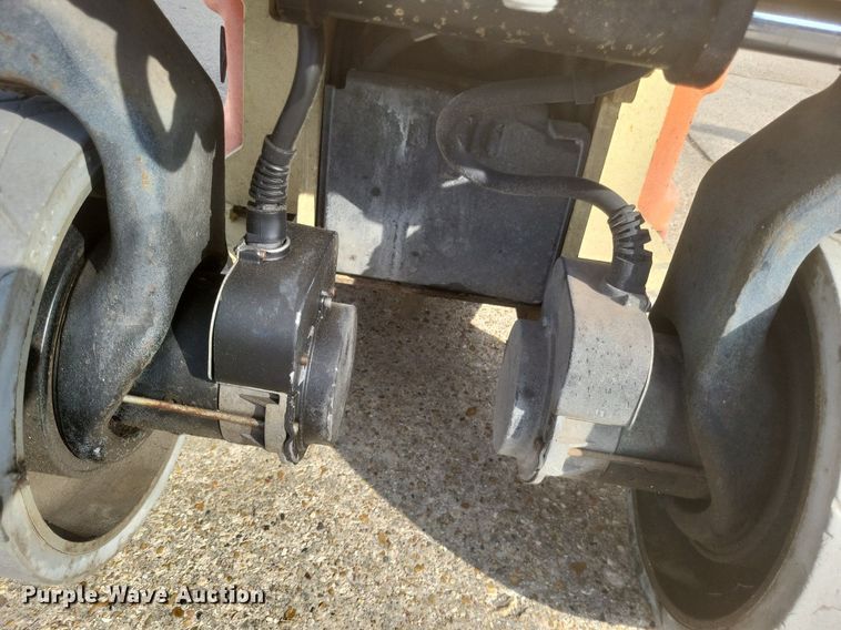 image for item DO4699 2007 JLG 2630ES  scissor lift