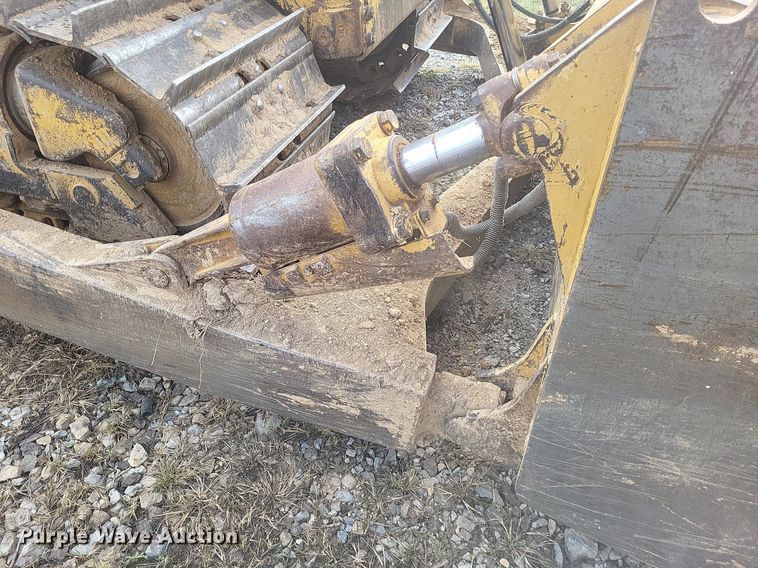 image for item DO4700 2004 Caterpillar D6R XW Series II  dozer