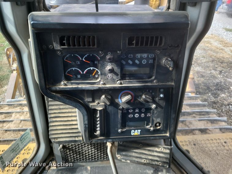 image for item DO4700 2004 Caterpillar D6R XW Series II  dozer