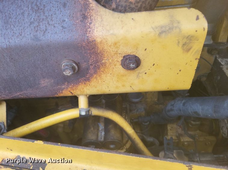 image for item DO4700 2004 Caterpillar D6R XW Series II  dozer