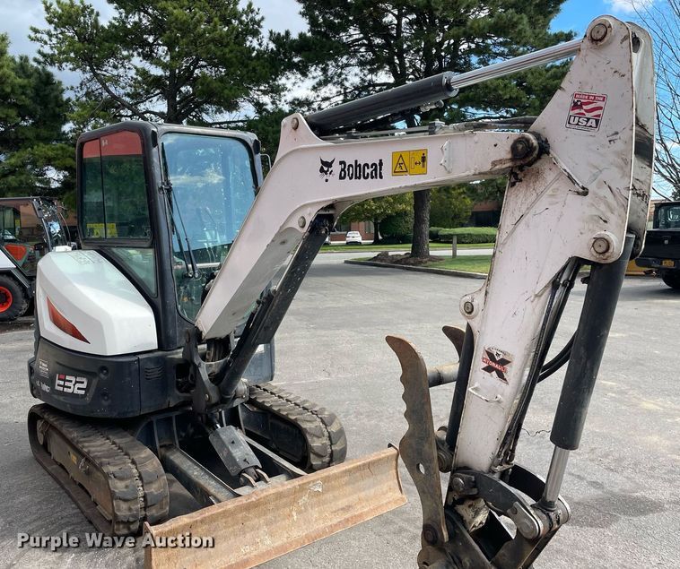 image for item DP0075 2020 Bobcat E32I  mini excavator