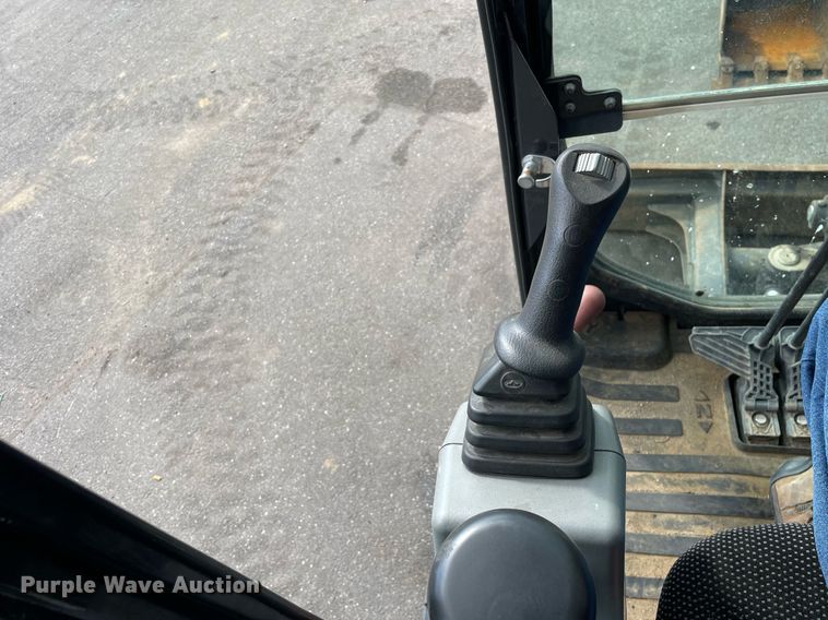 image for item DP0075 2020 Bobcat E32I  mini excavator