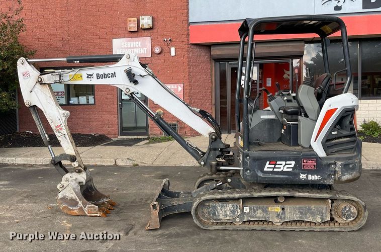 image for item DP0077 2021 Bobcat E32I  mini excavator