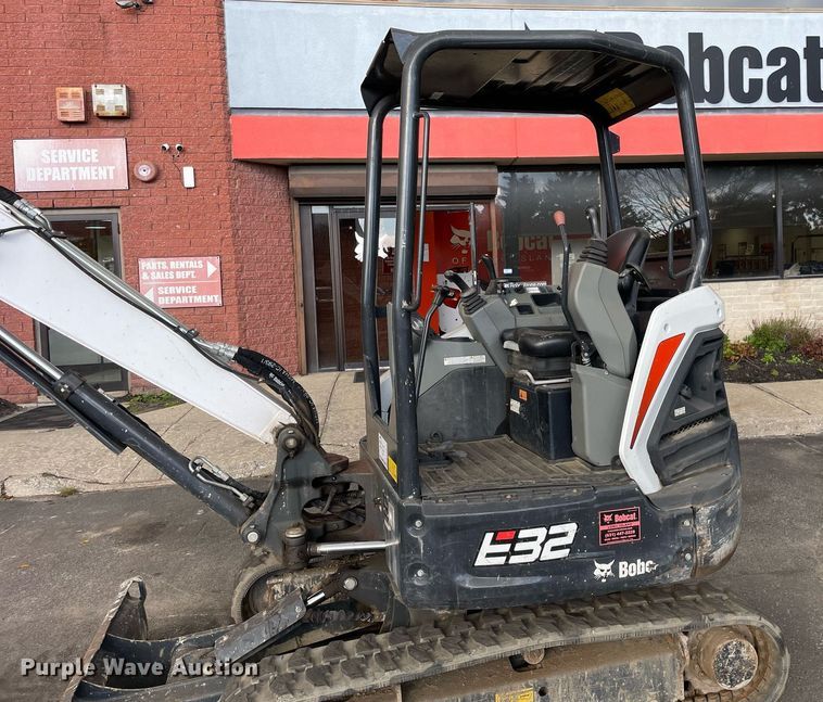 image for item DP0077 2021 Bobcat E32I  mini excavator