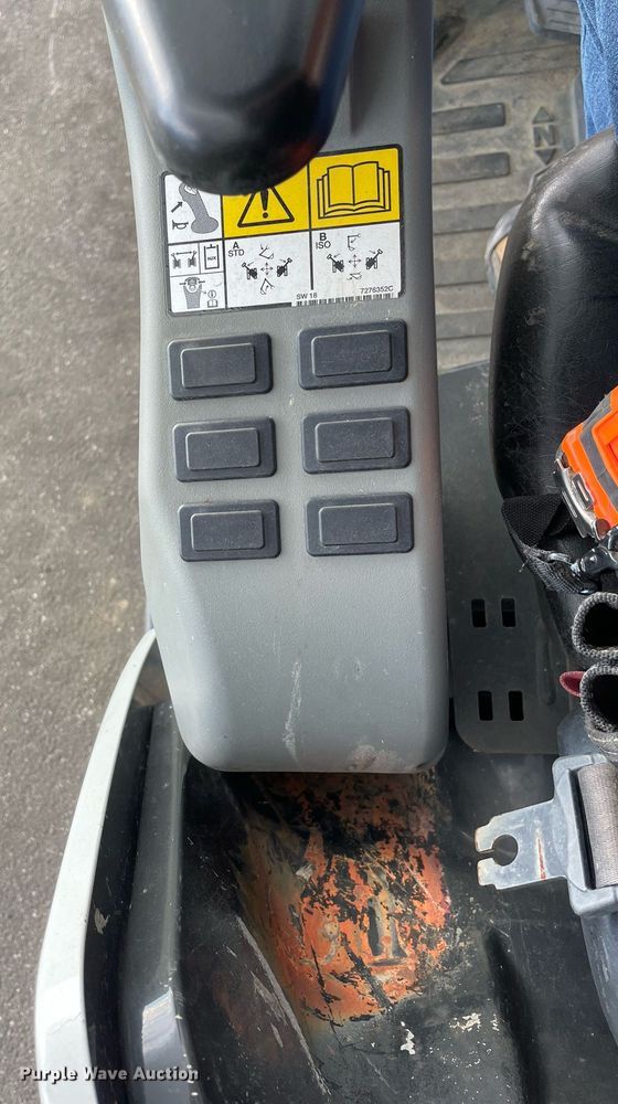 image for item DP0077 2021 Bobcat E32I  mini excavator