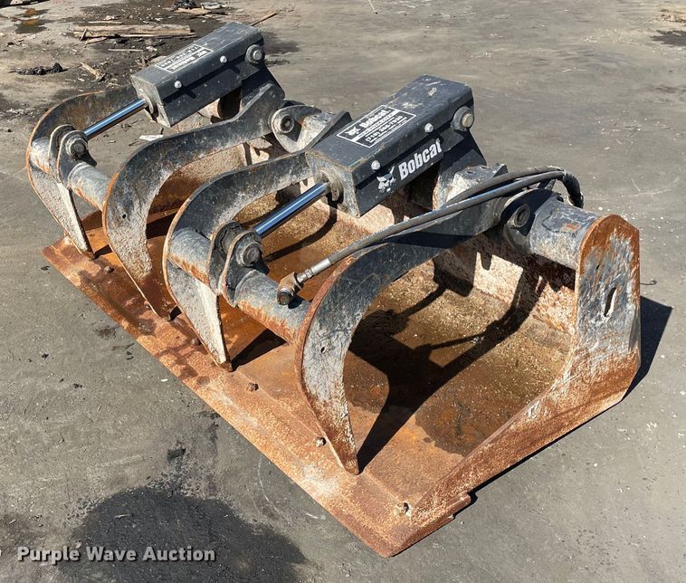 2021 Bobcat skid steer grapple bucket in Maspeth, NY Item DP0100 for