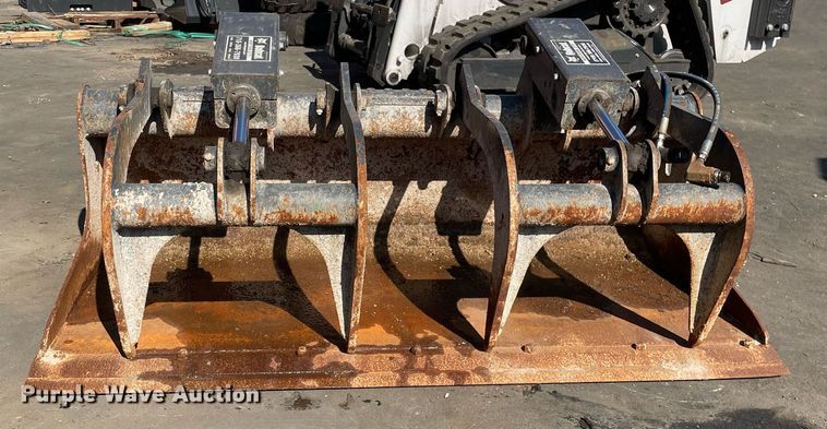 image for item DP0100 2021 Bobcat  skid steer grapple bucket