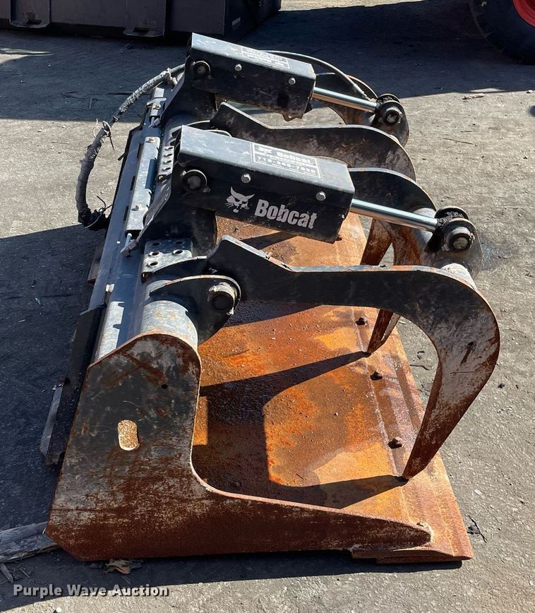 image for item DP0100 2021 Bobcat  skid steer grapple bucket