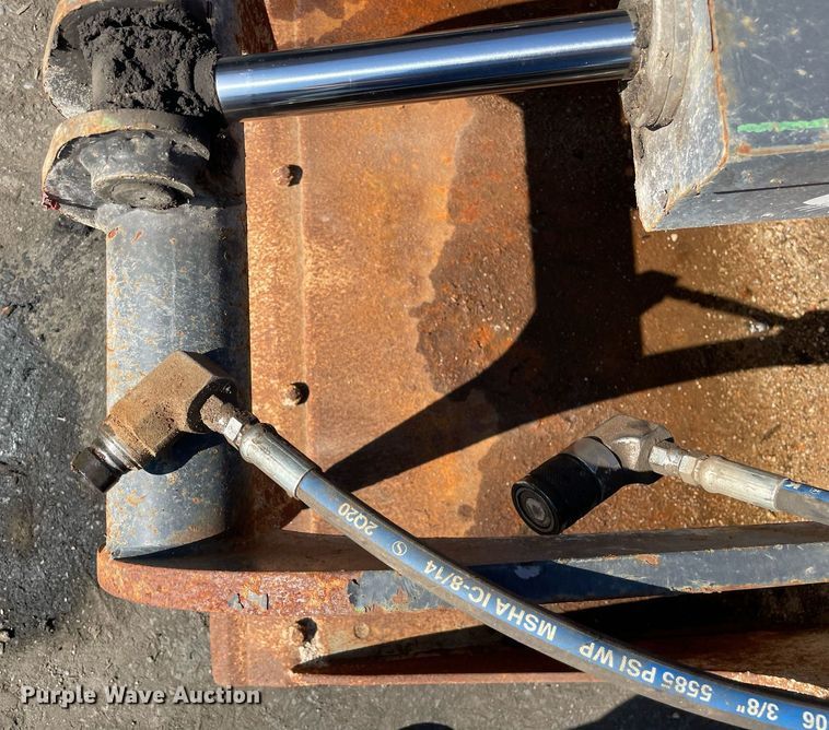 image for item DP0100 2021 Bobcat  skid steer grapple bucket