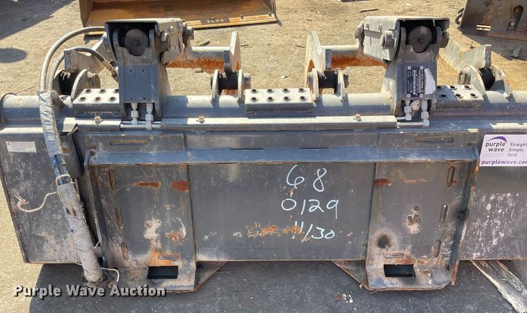 image for item DP0100 2021 Bobcat  skid steer grapple bucket