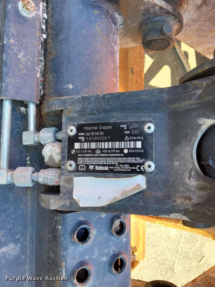 image for item DP0100 2021 Bobcat  skid steer grapple bucket