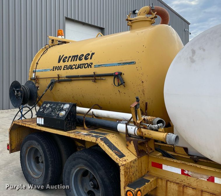 image for item DP0104 2001 Vermeer E900  vacuum excavator