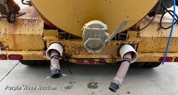 image for item DP0104 2001 Vermeer E900  vacuum excavator