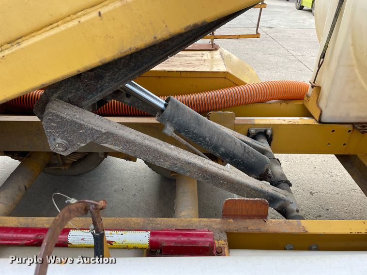 image for item DP0104 2001 Vermeer E900  vacuum excavator