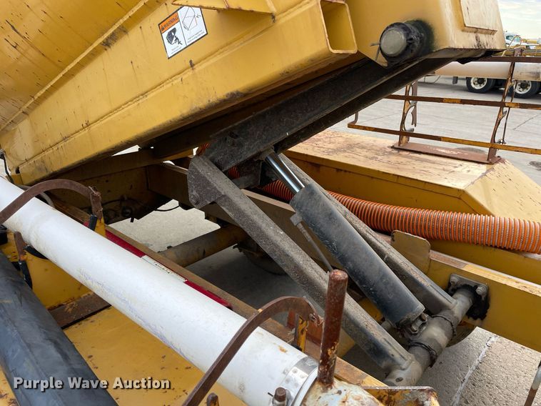 image for item DP0104 2001 Vermeer E900  vacuum excavator