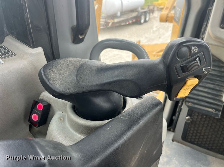 image for item DP2117 2013 Caterpillar D6TXW  dozer