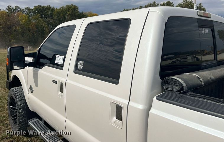image for item DP2118 2016 Ford F350 Super Duty Lariat Platinum  Crew Cab pickup truck