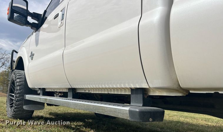 image for item DP2118 2016 Ford F350 Super Duty Lariat Platinum  Crew Cab pickup truck