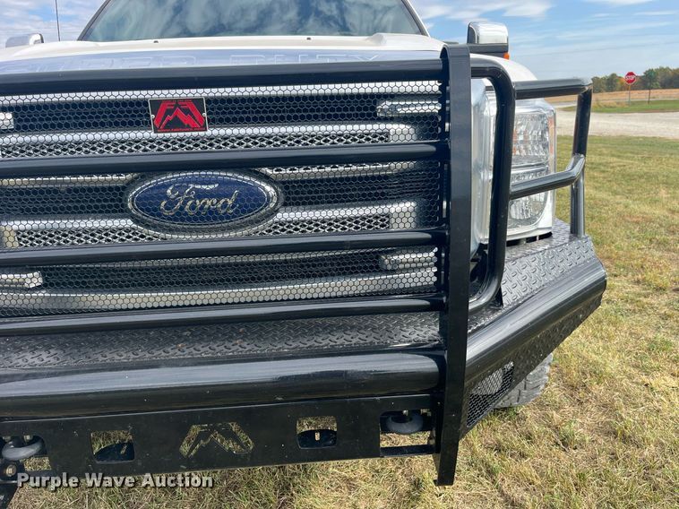 image for item DP2118 2016 Ford F350 Super Duty Lariat Platinum  Crew Cab pickup truck