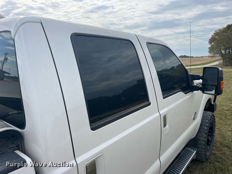 image for item DP2118 2016 Ford F350 Super Duty Lariat Platinum  Crew Cab pickup truck