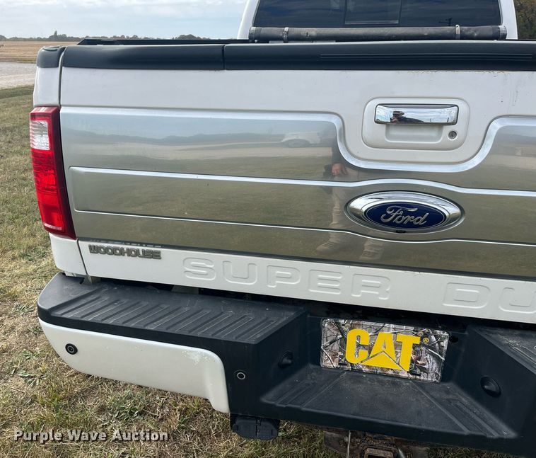 image for item DP2118 2016 Ford F350 Super Duty Lariat Platinum  Crew Cab pickup truck