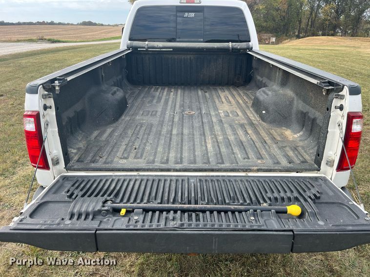 image for item DP2118 2016 Ford F350 Super Duty Lariat Platinum  Crew Cab pickup truck