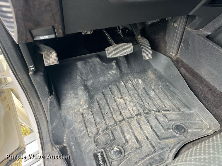 image for item DP2118 2016 Ford F350 Super Duty Lariat Platinum  Crew Cab pickup truck