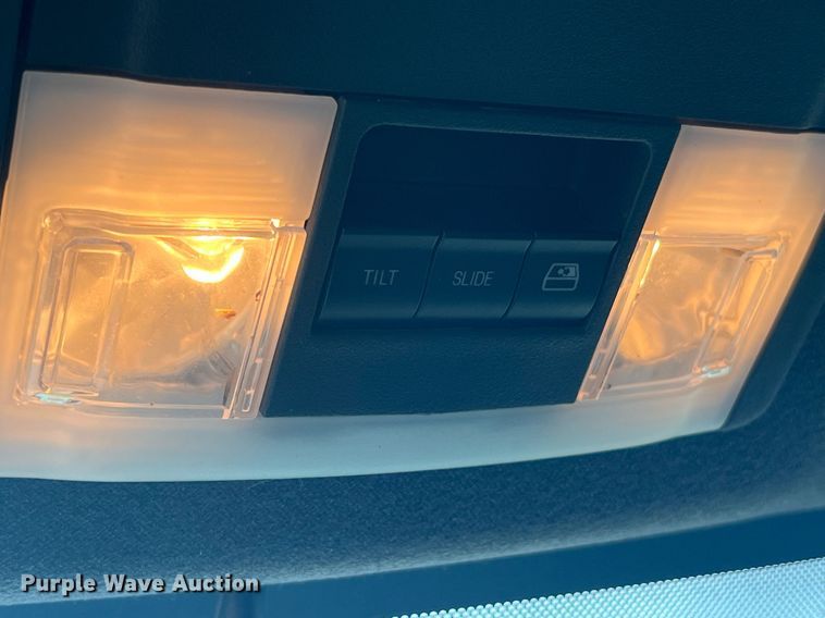 image for item DP2118 2016 Ford F350 Super Duty Lariat Platinum  Crew Cab pickup truck