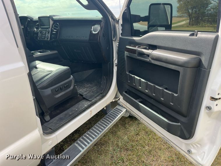 image for item DP2118 2016 Ford F350 Super Duty Lariat Platinum  Crew Cab pickup truck